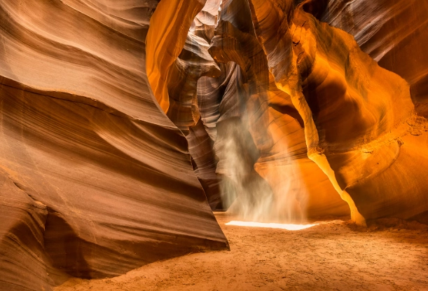 Upper vs Lower Antelope Canyon Upper vs Lower Antelope Canyon