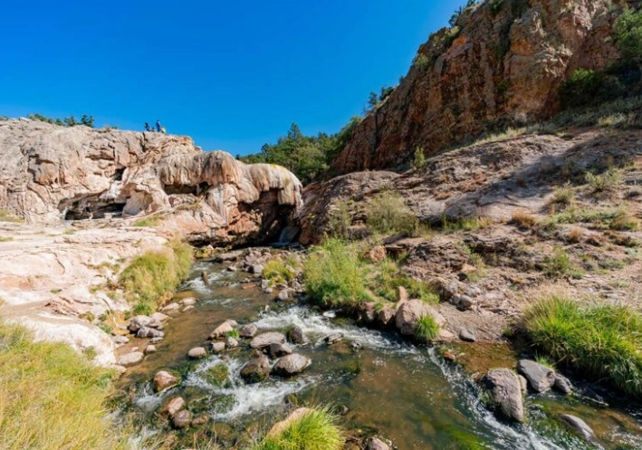 How far is Jemez Springs from Albuquerque