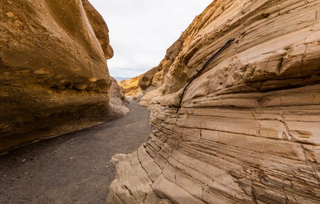slot canyon hiking California
