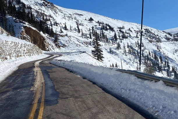 Independence Pass Colorado road conditions