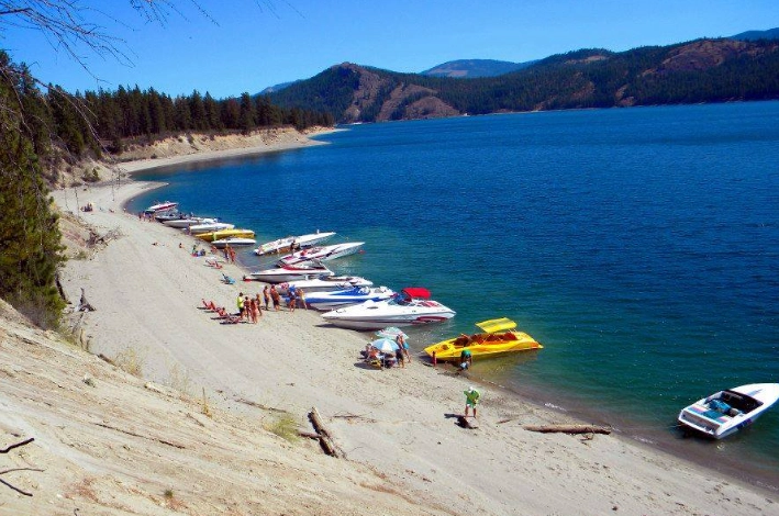 Is Lake Roosevelt safe to swim