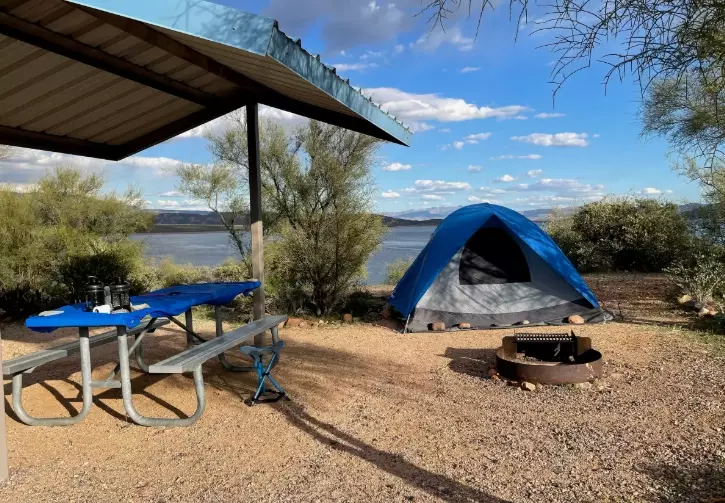 Roosevelt Lake camping