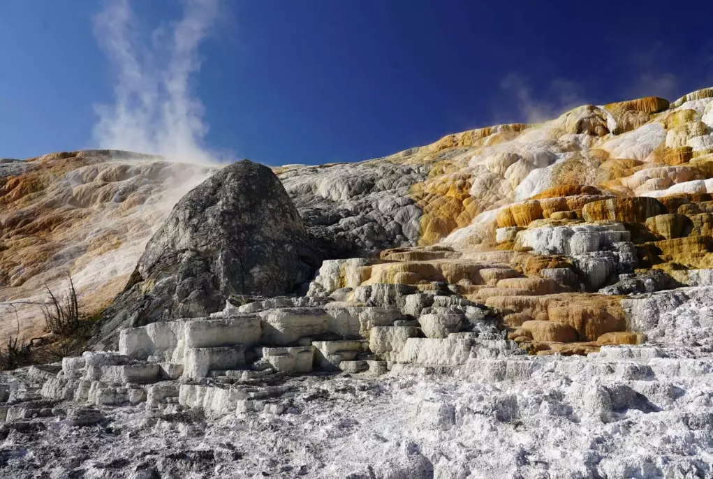 mammoth terraces california